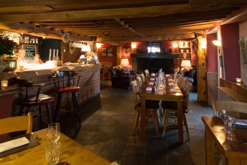 The Mole And Chicken Hotel Long Crendon Екстериор снимка